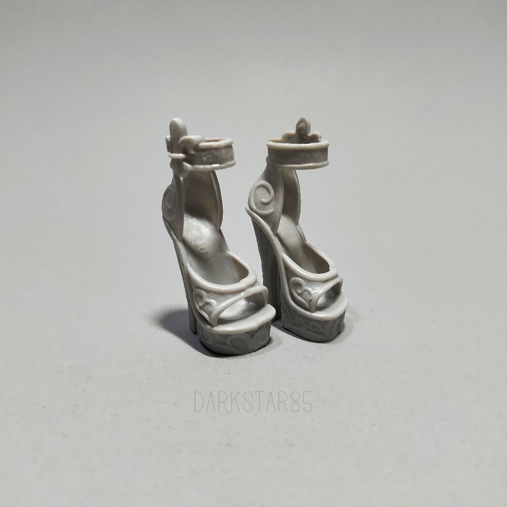 Monster High Rochelle Goyle First Wave Gray Platform Heel Shoes